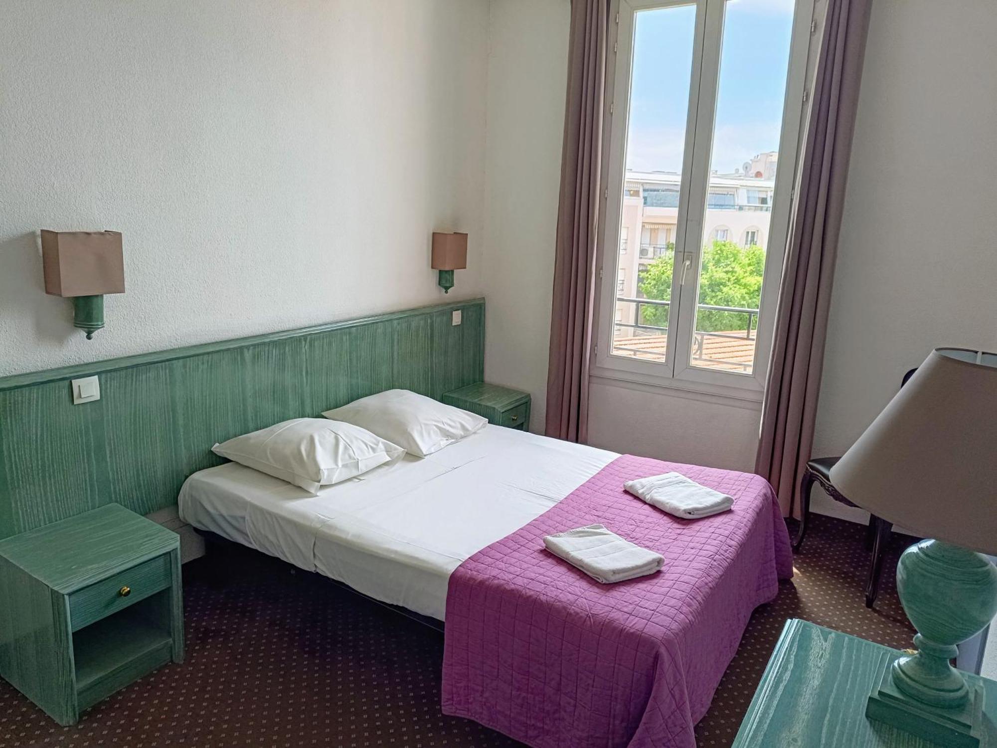 Hotel Les Pins Juan-les-Pins Ngoại thất bức ảnh